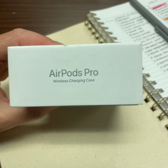 AirPods Pro (1st Generation) with Wireless Charging Case and Charging Cord - Picture 7 of 16
